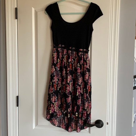 Beautiful floral mini-dress - Picture 1 of 3